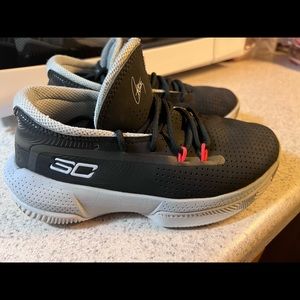 Boys Under Armour Steph Curry sneakers Size 1 - GUC/ black & coral